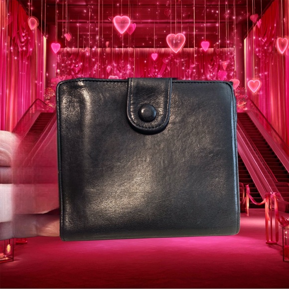 CHANEL Black Leather Compact CC Wallet - Picture 4 of 10